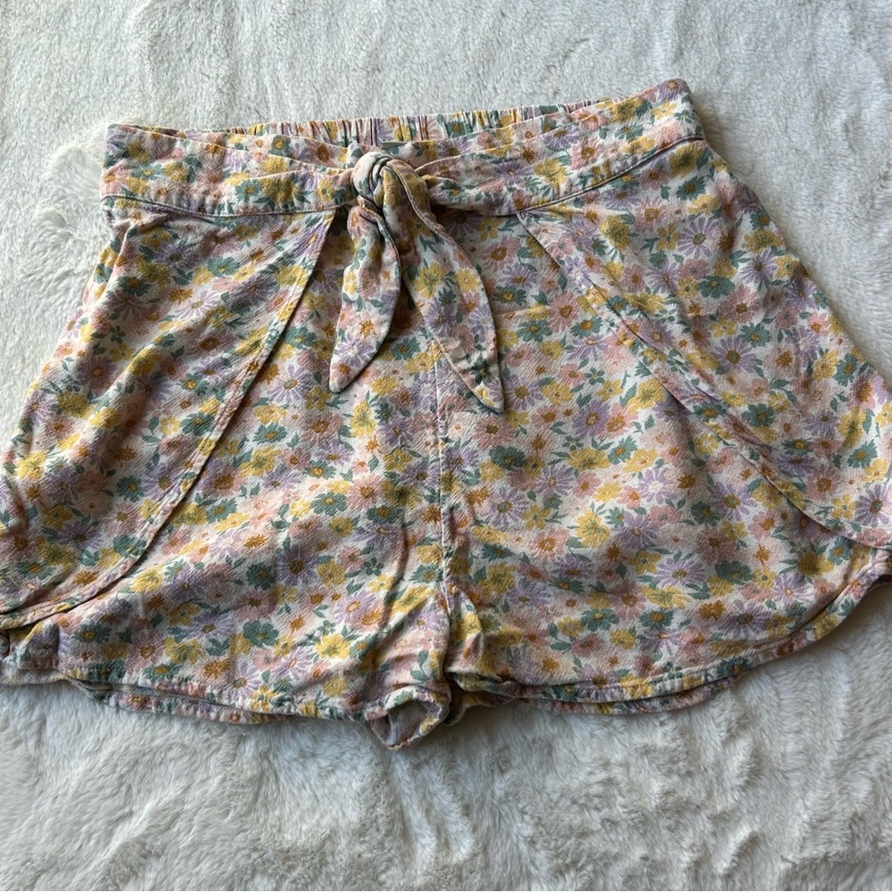 AMERICAN EAGLE FLOWY SHORTS